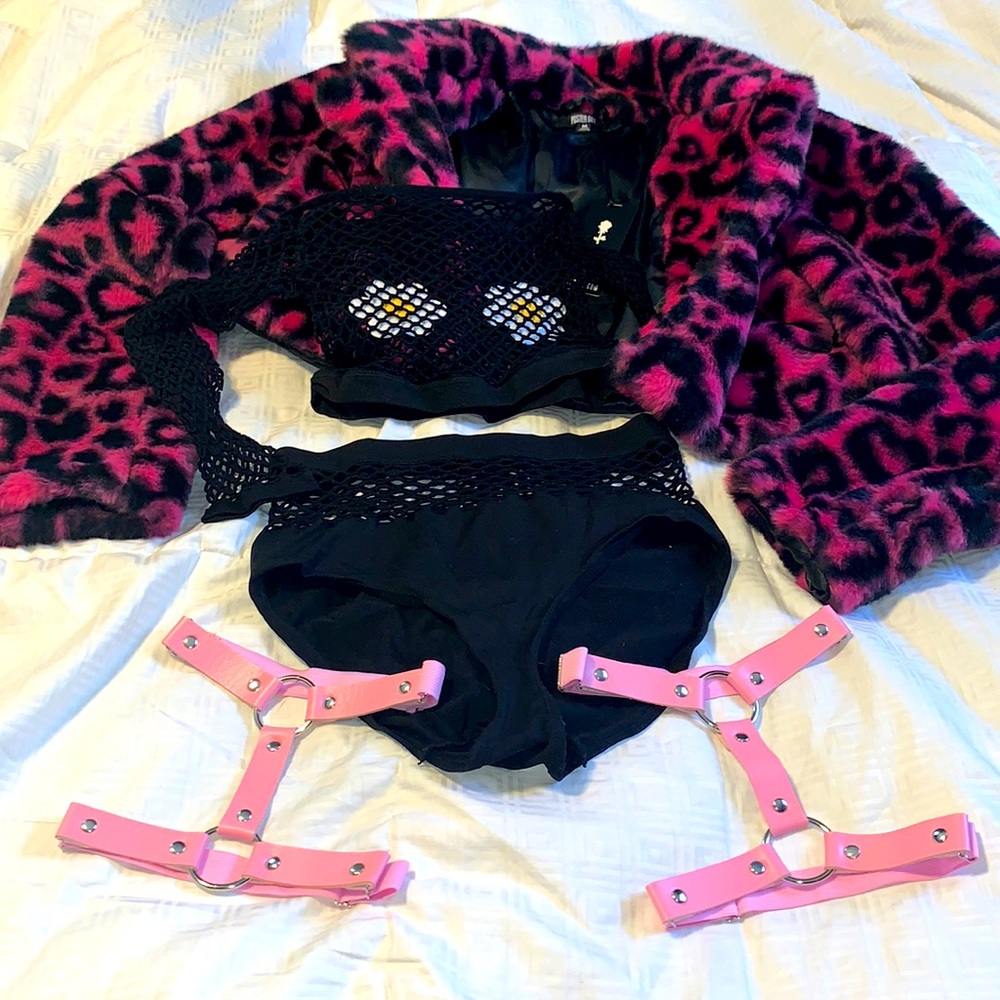 NWT Pink Leg Harness (set of 2)
